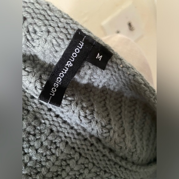 Moon & Madison Batwing Dolman Sleeve Sweater -Sz M- - Picture 4 of 5